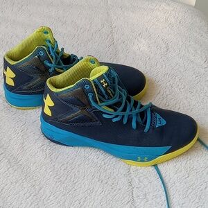 Under Armour Boy's Basketball Shoes Size 8